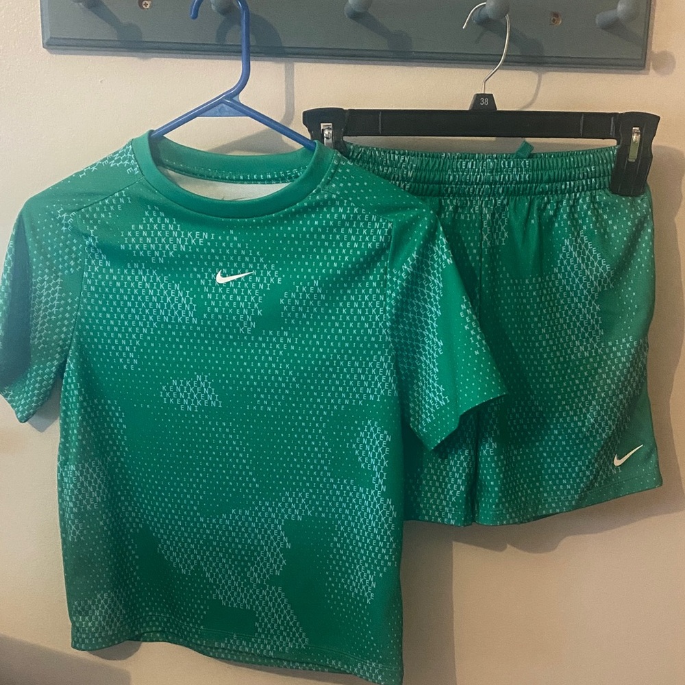 Nike Green Patterned Activewear Set
